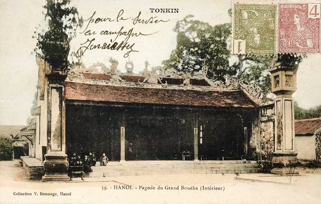 Khu điện thờ của đền Quán Thánh xưa.