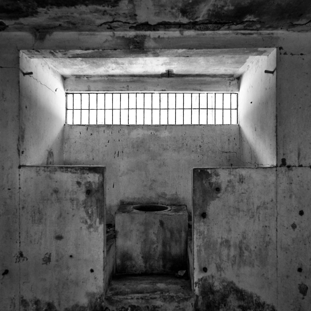 Khoảng lặng trong nhà tù Côn Đảo. Ảnh: Johann Marjeta / 500px.com. Mời quý độc giả xem video: Báo Argentina ca ngợi vẻ đẹp đất nước Việt Nam. Nguồn: VTC10.