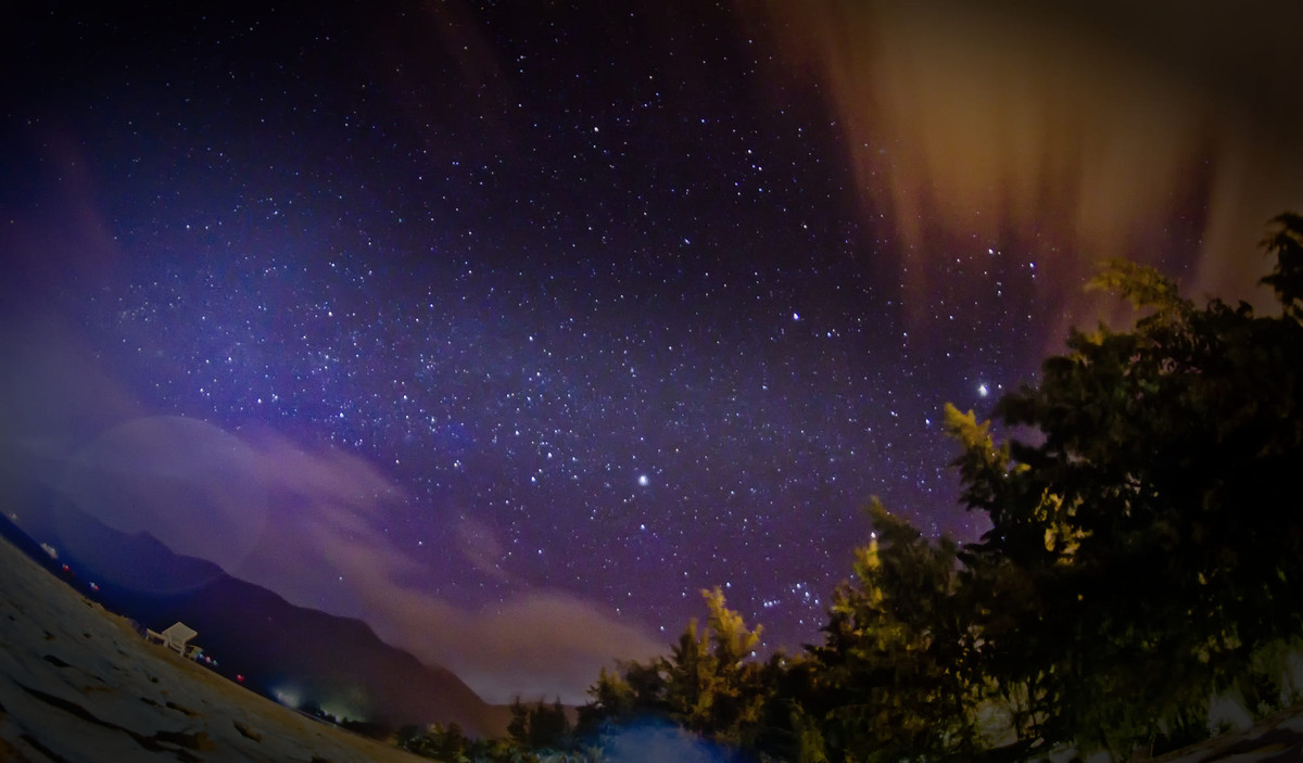 Bầu trời sao huyền ảo của Côn Đảo. Ảnh: Michael Dorfmann / 500px.com.