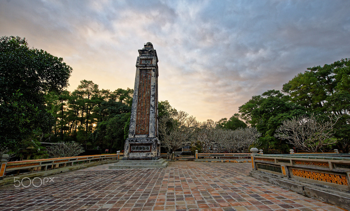 Trụ biểu khổng lồ ở khoảng sân trước nhà bia. Ảnh: Jacques-Etienne Grandjean / 500px.com.