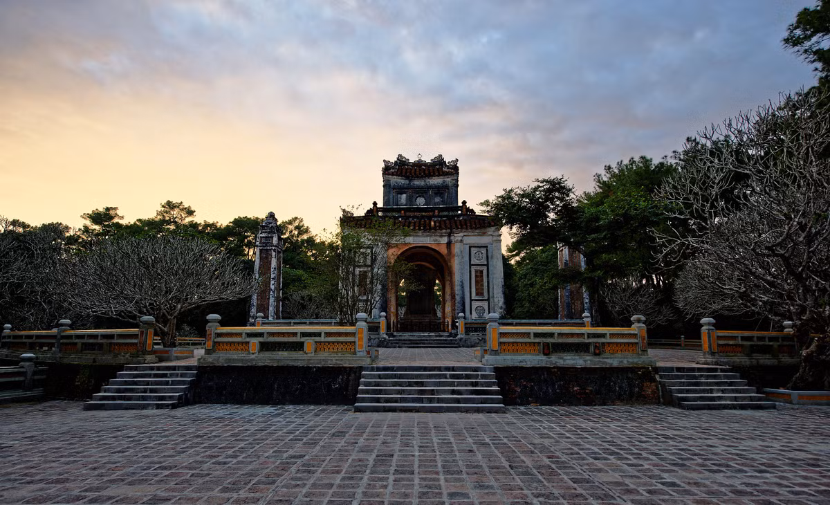 Vẻ uy nghiêm của nhà bia lăng Tự Đức. Ảnh: Jacques-Etienne Grandjean / 500px.com.