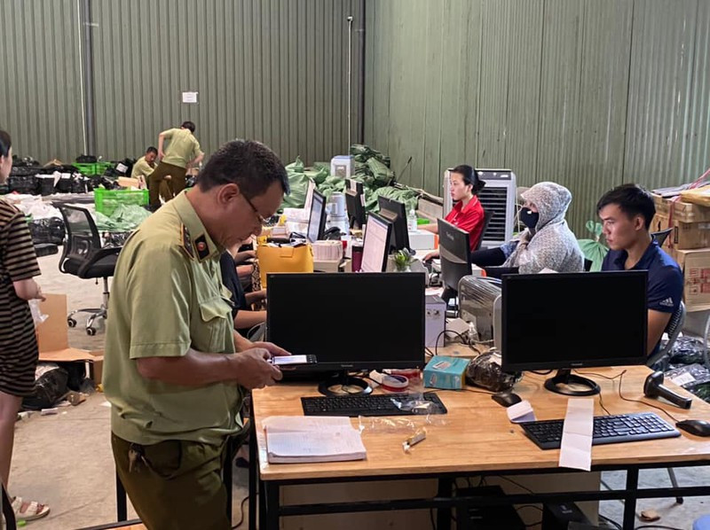 Phat hien kho hang lau 