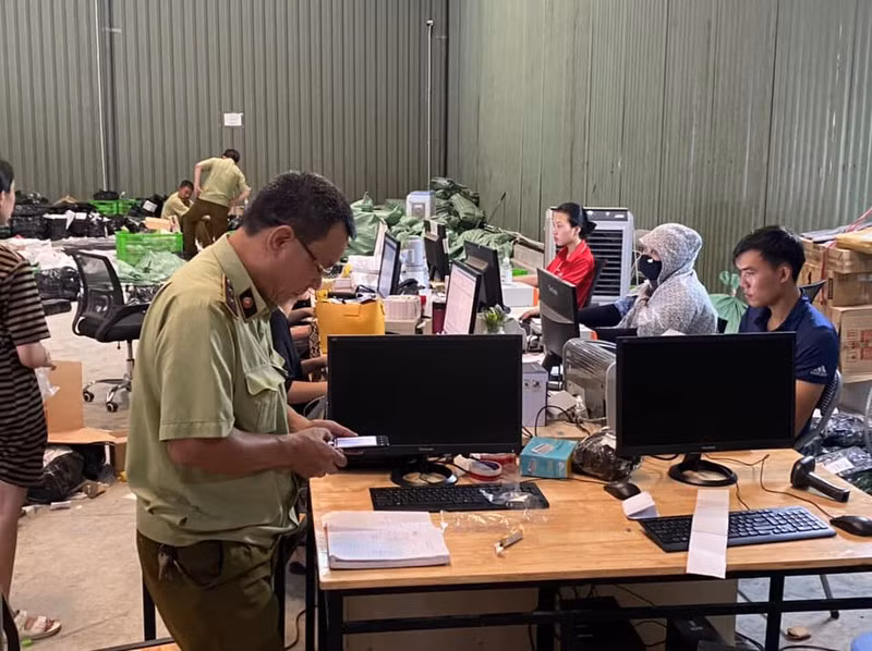 Phat hien kho hang lau 