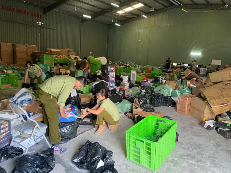 Phat hien kho hang lau 