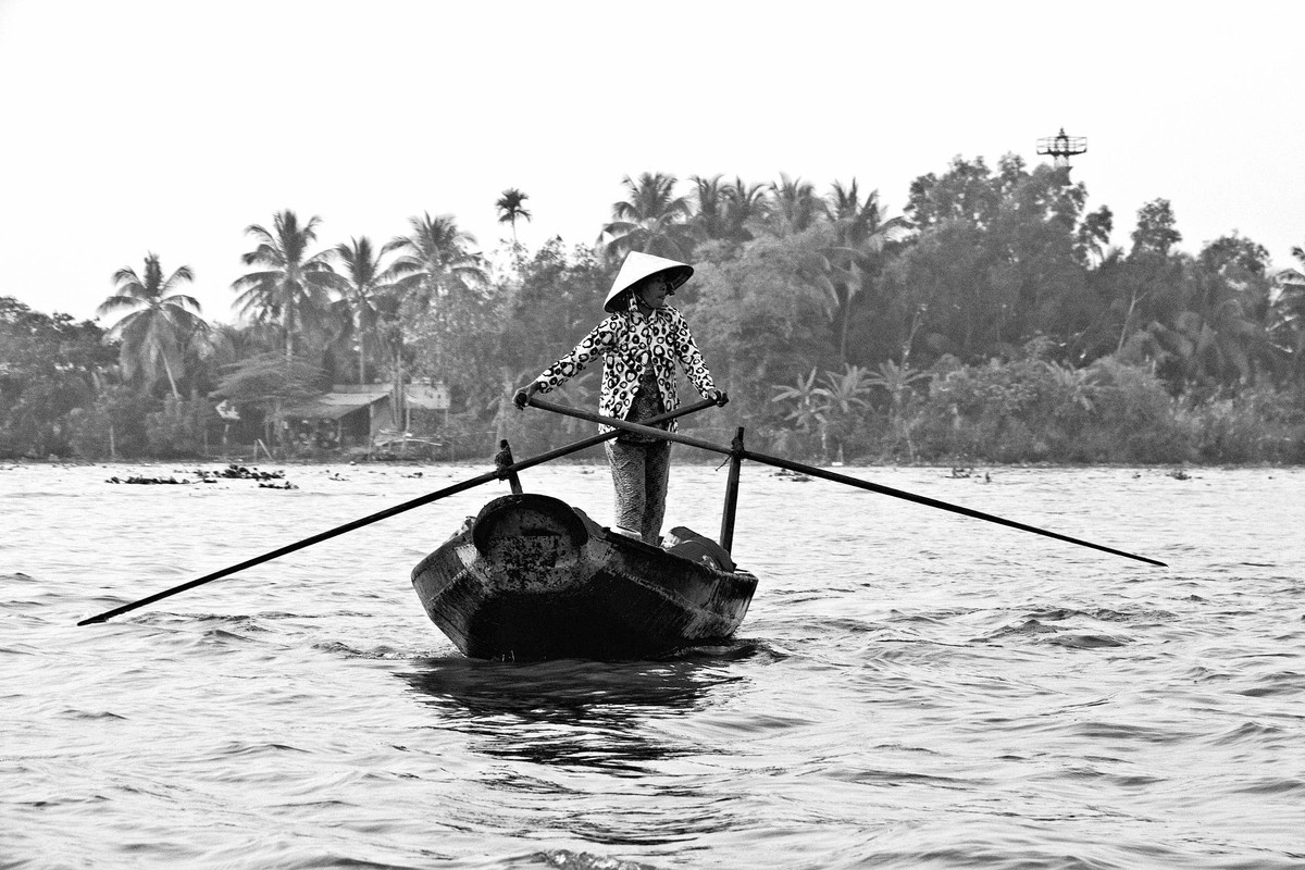 Vẻ đẹp của người phụ nữ miền sông nước. Ảnh: Marcello Perino / 500px.com.