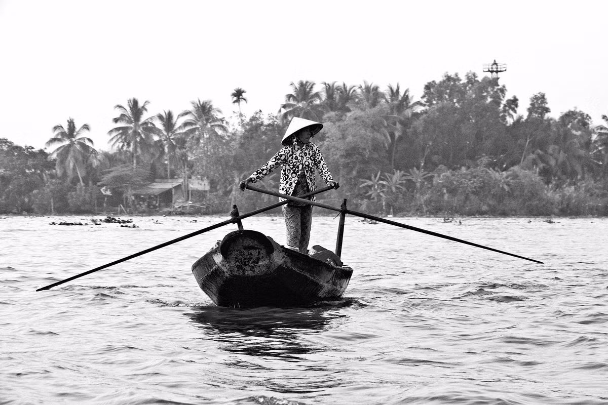 Vẻ đẹp của người phụ nữ miền sông nước. Ảnh: Marcello Perino / 500px.com.