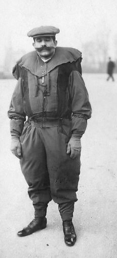 Franz đã rất nỗ lực trong việc biến các ý tưởng của mình trở thành hiện thực. Thành quả ông đạt được là cuộc thử nghiệm thành công bộ đồ nhảy dù với một hình nộm nặng bằng người thật.