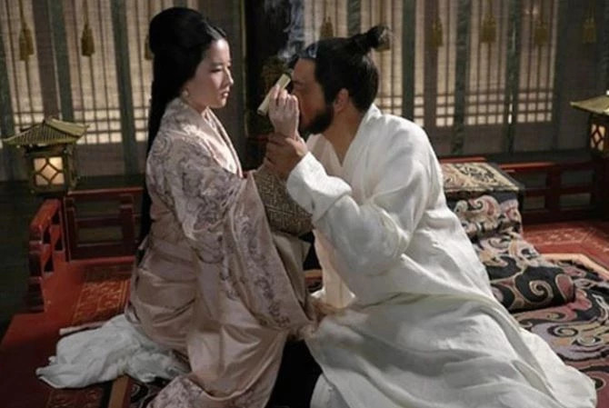 My nhan tuyet sac khien Quan Vu va Tao Thao bat hoa la ai?