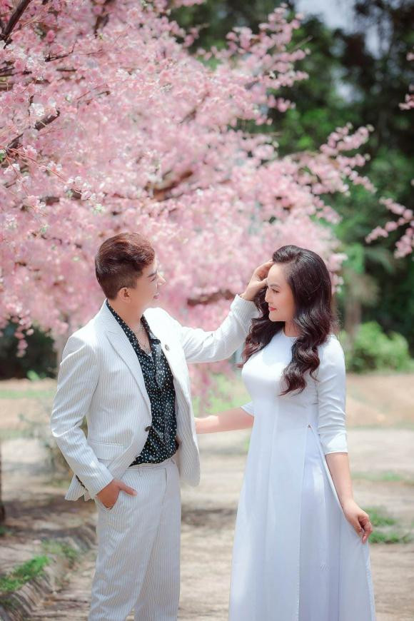 Ba xa Long Nhat len song, nhan sac me 4 con chiem spotlight-Hinh-9