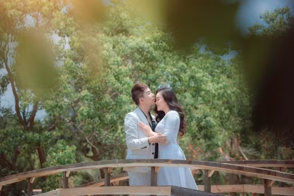 Ba xa Long Nhat len song, nhan sac me 4 con chiem spotlight-Hinh-13