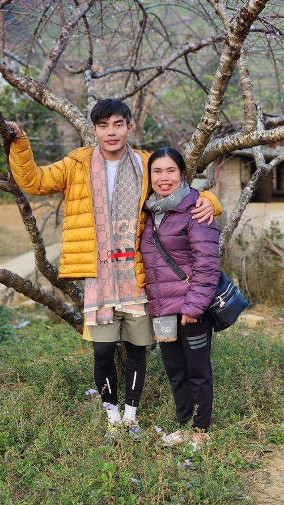 Me Le Duong Bao Lam bi nham la ba ban ve so-Hinh-5