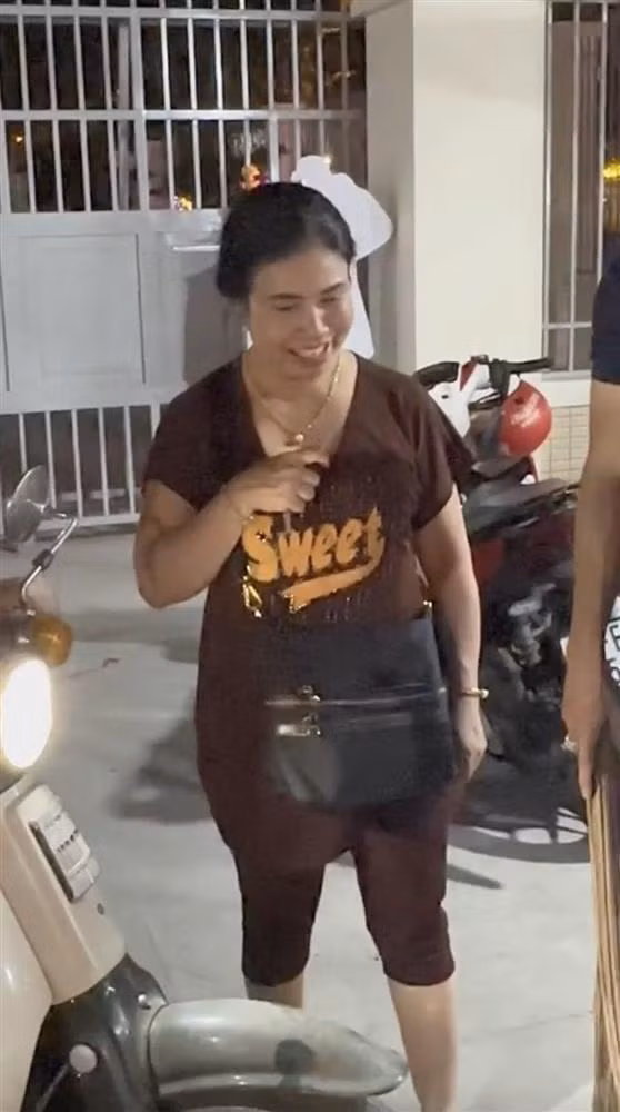 Me Le Duong Bao Lam bi nham la ba ban ve so-Hinh-3