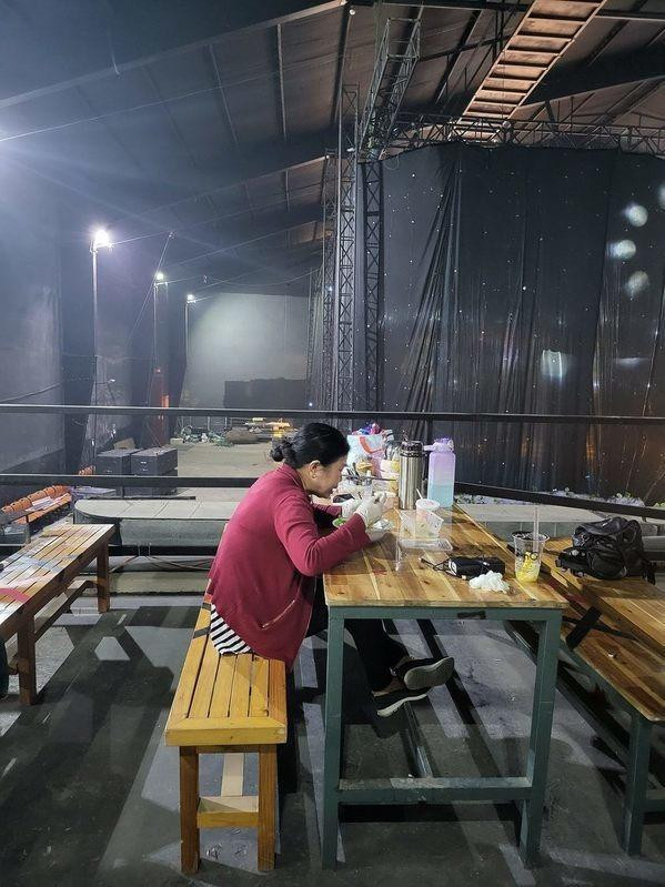 Me Le Duong Bao Lam bi nham la ba ban ve so-Hinh-9