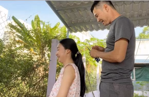 Tiet Cuong cho vo tre len song voi man tro tai cat toc-Hinh-12