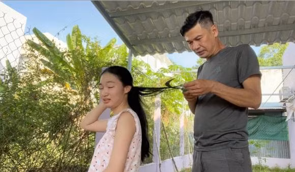 Tiet Cuong cho vo tre len song voi man tro tai cat toc-Hinh-7