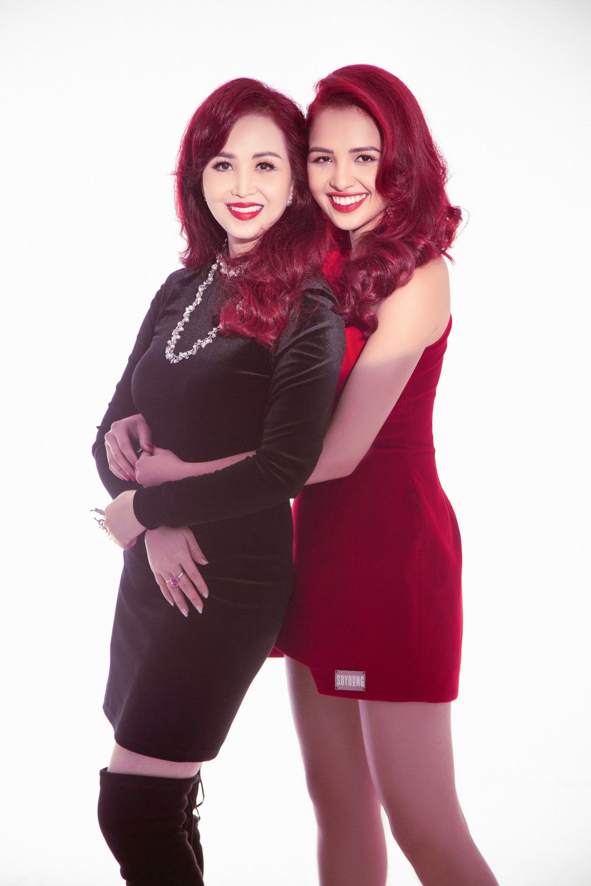 Gia dinh hoa hau Dieu Hoa: Hai con gai xinh dep khong kem me-Hinh-13