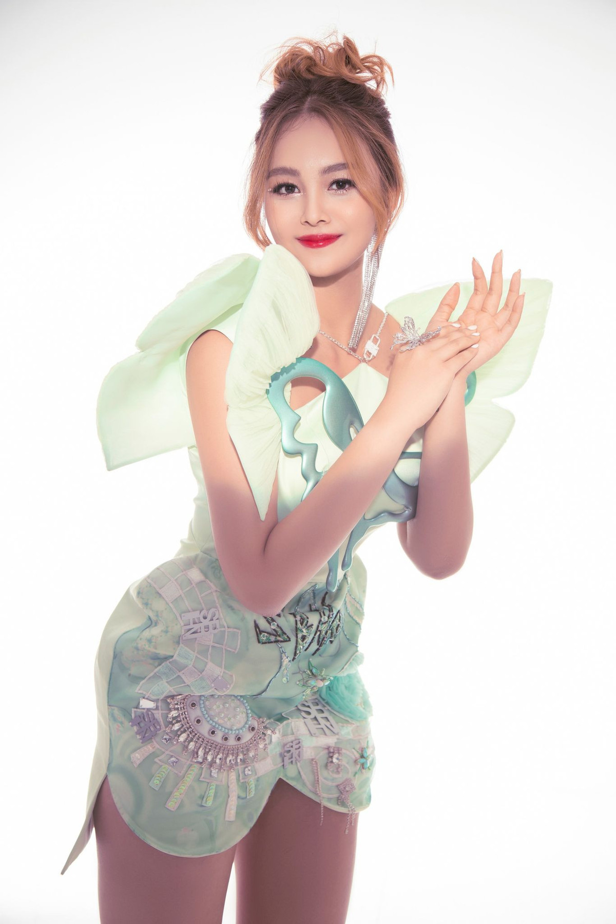 Gia dinh hoa hau Dieu Hoa: Hai con gai xinh dep khong kem me-Hinh-8