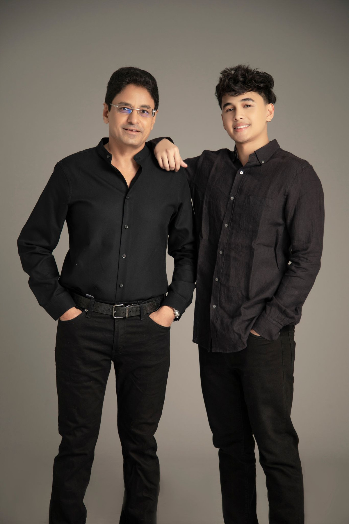 Gia dinh hoa hau Dieu Hoa: Hai con gai xinh dep khong kem me-Hinh-9