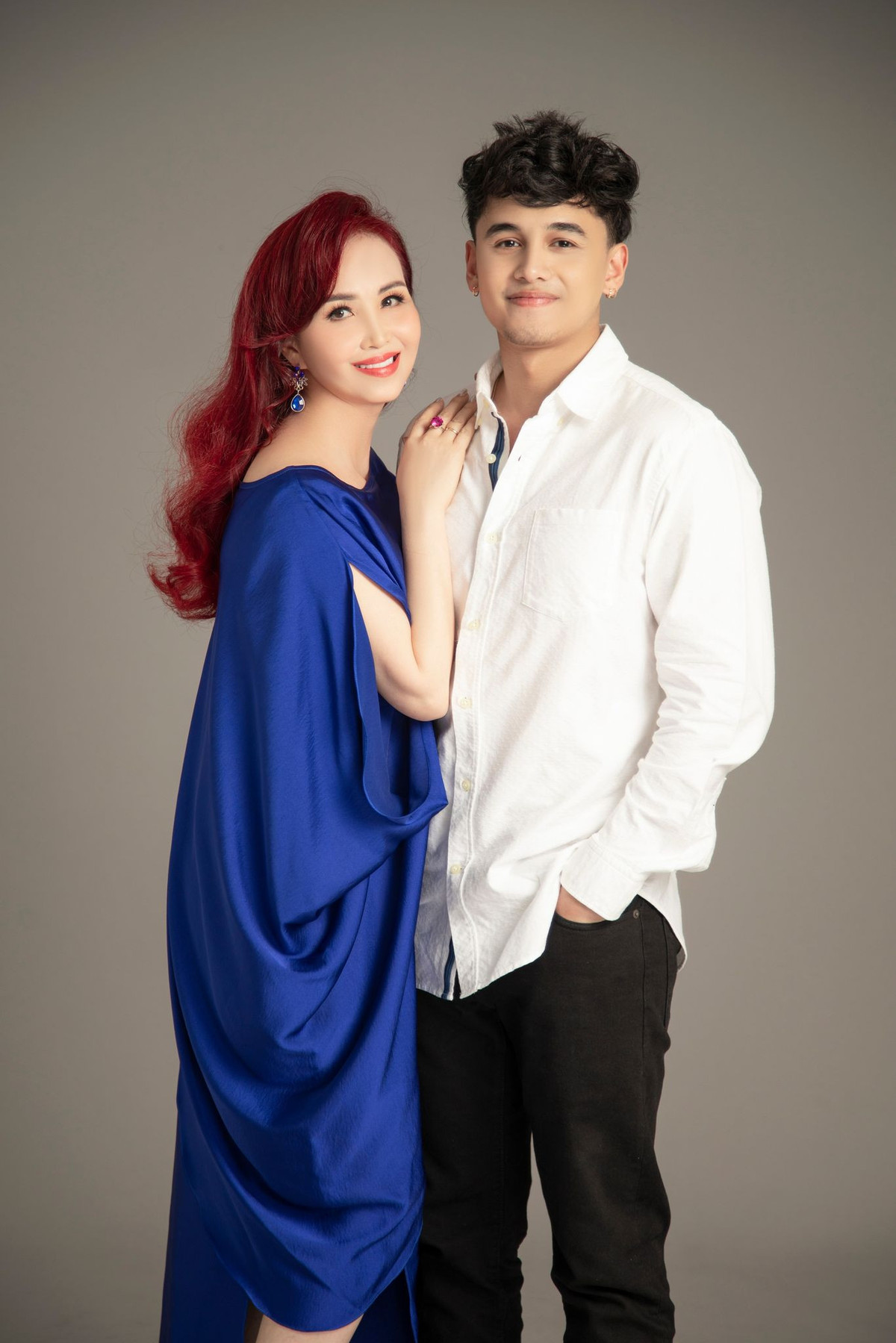 Gia dinh hoa hau Dieu Hoa: Hai con gai xinh dep khong kem me-Hinh-11