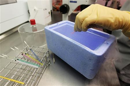 Hiện trung tâm này mỗi ngày nhận được hơn 100 cuộc gọi tham vấn về vấn đề đông lạnh trứng. Dịch vụ can thiệp này kéo dài khoảng 20 phút và tốn khoảng 80.000 Đài tệ (56,47 triệu đồng).