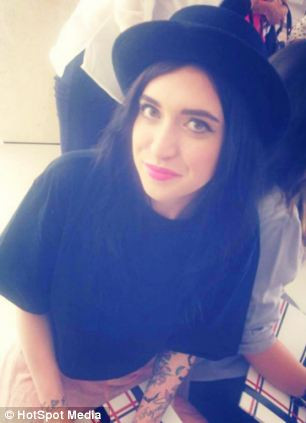 Leanne nói thêm hiện tại cô cảm thấy tự tin trước ống kính máy ảnh, cô cũng hy vọng một ngày nào đó mình được nhận làm dẫn chương trình truyền hình.