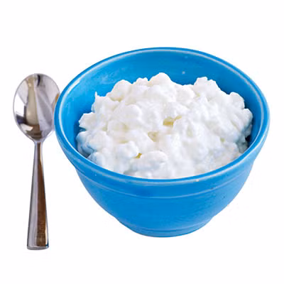 Phô mai có thể dùng như một món ăn nhẹ tuyệt vời. Giá cả phải chăng, ít chất béo, cung cấp canxi cho xương. Song bạn không nên ăn phô mai khi ăn cùng với các món khác chứa kem như kem chua, phomat. Bạn nên kết hợp với rau tươi, thêm trái cây, và quế.