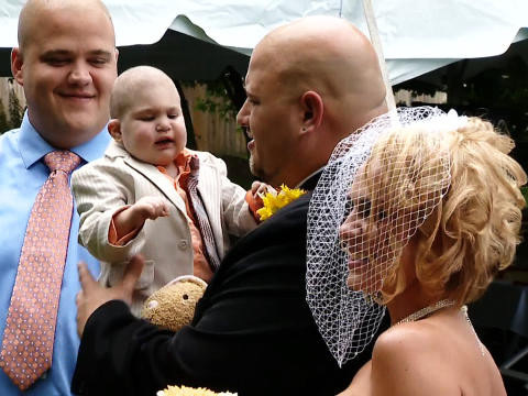 Câu chuyện của họ đã thu hút sự chú ý của cả nước Mỹ sau khi được đăng trên tờ Pittsburgh Post-Gazette và được nhiều tờ báo khác đăng lại, và rất nhiều người đã bày tỏ lòng thương cảm và quyên góp ủng hộ cậu bé.