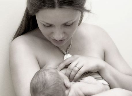 Thời gian cho bú càng dài sau sinh thì nguy cơ mắc bệnh Alzheimer càng giảm đáng kể.