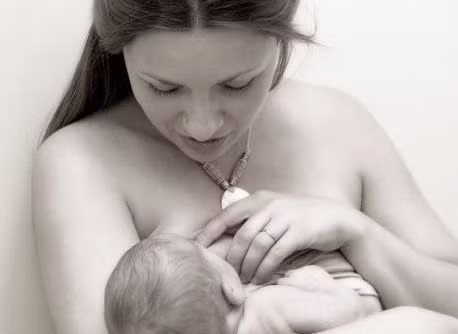 Thời gian cho bú càng dài sau sinh thì nguy cơ mắc bệnh Alzheimer càng giảm đáng kể.