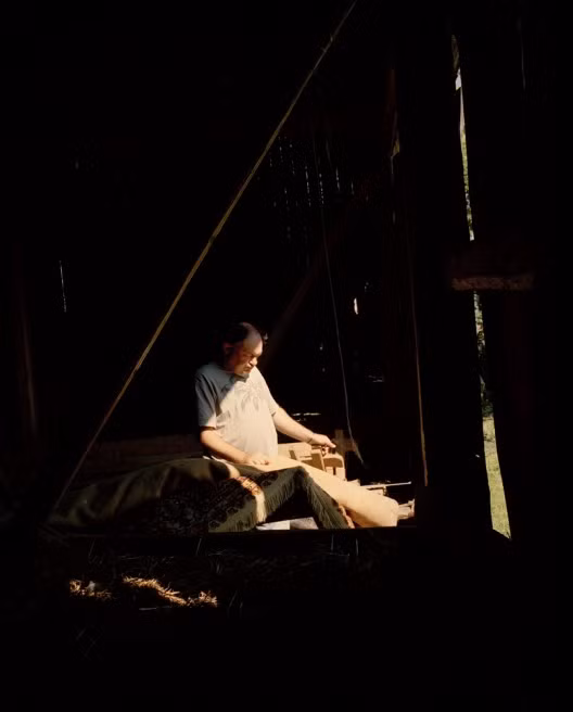 ...và cả trong kho chứa đồ tối tăm.