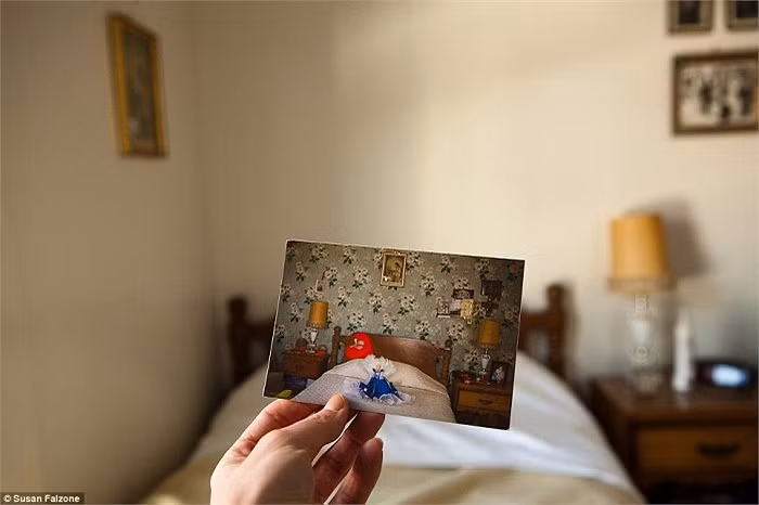 Góc phòng ngủ đã bị bỏ trống.