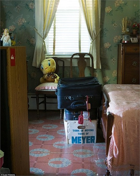 Đồ đạc của dì Grace chuẩn bị chuyển đến nhà anh trai.