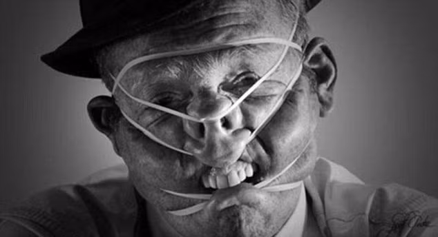 Khuôn mặt xấu xí dựa trên tạo hình của một chú lợn.