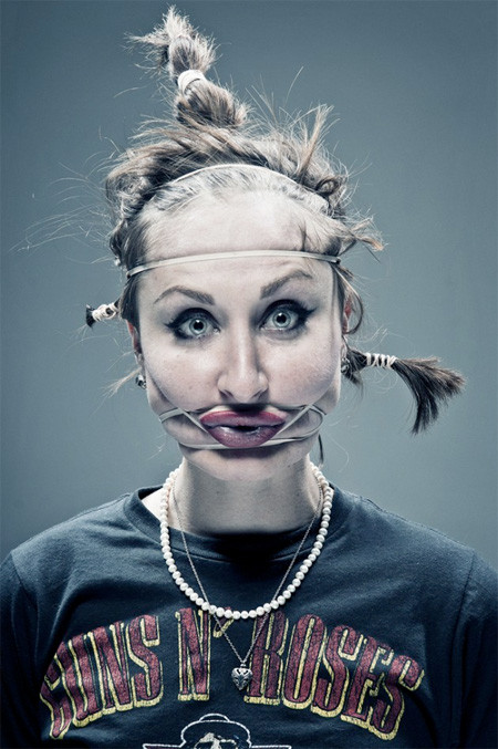 Một số khuôn mặt xấu xí biến dạng khác bởi dây cao su: