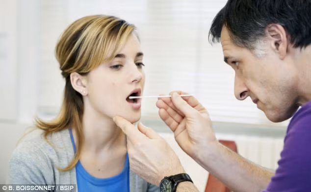 Có thể phát hiện ung thư, bệnh tim bằng xét nghiệm nước bọt đơn giản. Có thể phát hiện ung thư, bệnh tim bằng xét nghiệm nước bọt đơn giản.