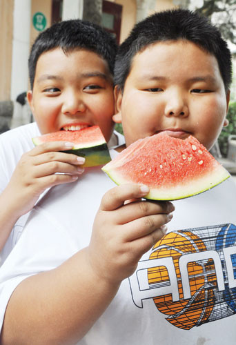 Xing Wenhua, giáo sư tại trường Đại học Thể dục thể thao Bắc Kinh, cho rằng “cần tăng cường công tác giáo dục, tuyên truyền để người dân thấy được việc luyện tập thể thao không chỉ có tác dụng giữ cho cơ thể khỏe mạnh, mà còn giúp giải thoát sức ép, cảm giác tiêu cực - điều đặc biệt quan trọng đối với giới trẻ hiện nay”.