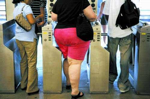 Nhiều người Trung Quốc chuyển đến thành phố sinh sống đã gặp phải tình trạng ô nhiễm tồi tệ hơn, chế độ ăn uống kém lành mạnh, lối sống ít vận động và làm những công việc kéo dài nhiều giờ trong ngày.