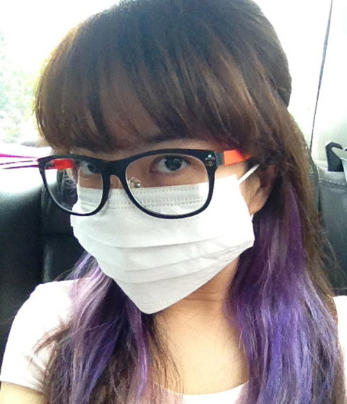 Ngày thứ 3: Tình trạng gương mặt trở nên quá tồi tệ, Juli quyết định đến salon làm đẹp để tư vấn và hỏi rõ mọi chuyện.