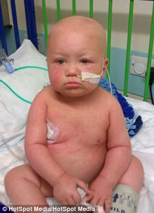 Hiện tại Leighton đang phải trải qua các bài kiểm tra hàng ngày tại Bệnh viện Birmingham, nơi bé đang điều trị căn bệnh ung thư bạch cầu.