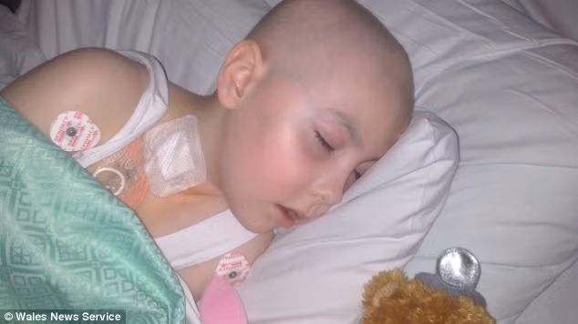 Các bác sĩ cho biết tỷ lệ bệnh nhân mắc chứng bệnh ung thư máu kép như Lauryn là rất thấp chỉ có khoảng 1 trong 2 tỷ người mắc phải.