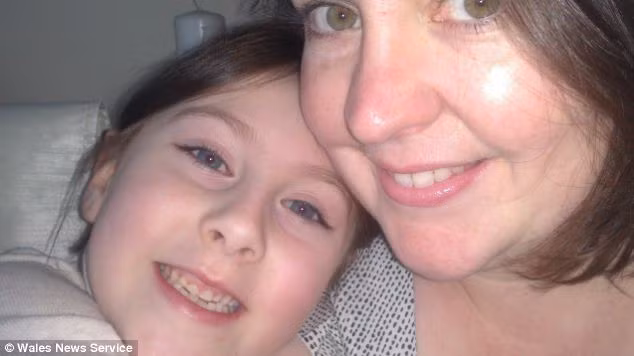 Tuy nhiên, điều không may đã đến vào một ngày hồi tháng 3 vừa qua, bố mẹ Lauryn phát hiện mặt và mắt cô bị sưng to lên một cách bất thường sau khi đi học về.