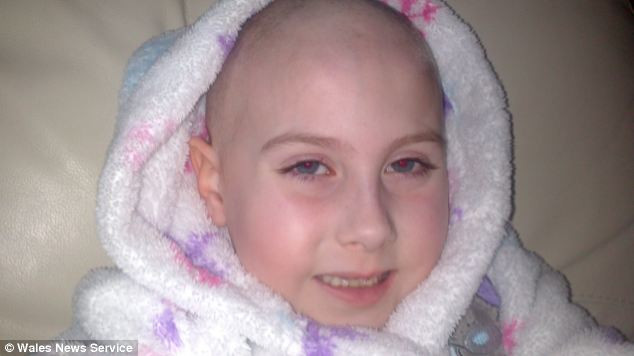 Tuy nhiên, trường hợp của cô bé này đặc biệt nên phương pháp hóa trị thông thường càng khiến cho bệnh tình của cô xấu đi. Trong quá trình hóa trị Lauryn thường xuyên bị co giật và đột quỵ nhẹ.