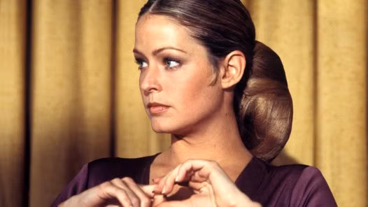 Virus HPV gây ung thư hậu môn. Cho tới nay thì nguyên nhân chính xác gây ra ung thu hậu môn vẫn chưa được xác định. Ngoài yếu tố nguy cơ ung thư nói chung, như hút thuốc và tiêu thụ rượu, thì còn có một số yếu tố khác làm tăng nguy cơ phát triển ung thư hậu môn. HPV và mụn rộp là những yếu tố nguy cơ quan trọng. Hầu hết nam giới phát triển ung thư hậu môn ở độ tuổi ngoài 50, tuy nhiên nếu đồng thời mắc cả HIV thì sẽ làm tăng cơ hội cho ung thư phát triển sớm hơn.