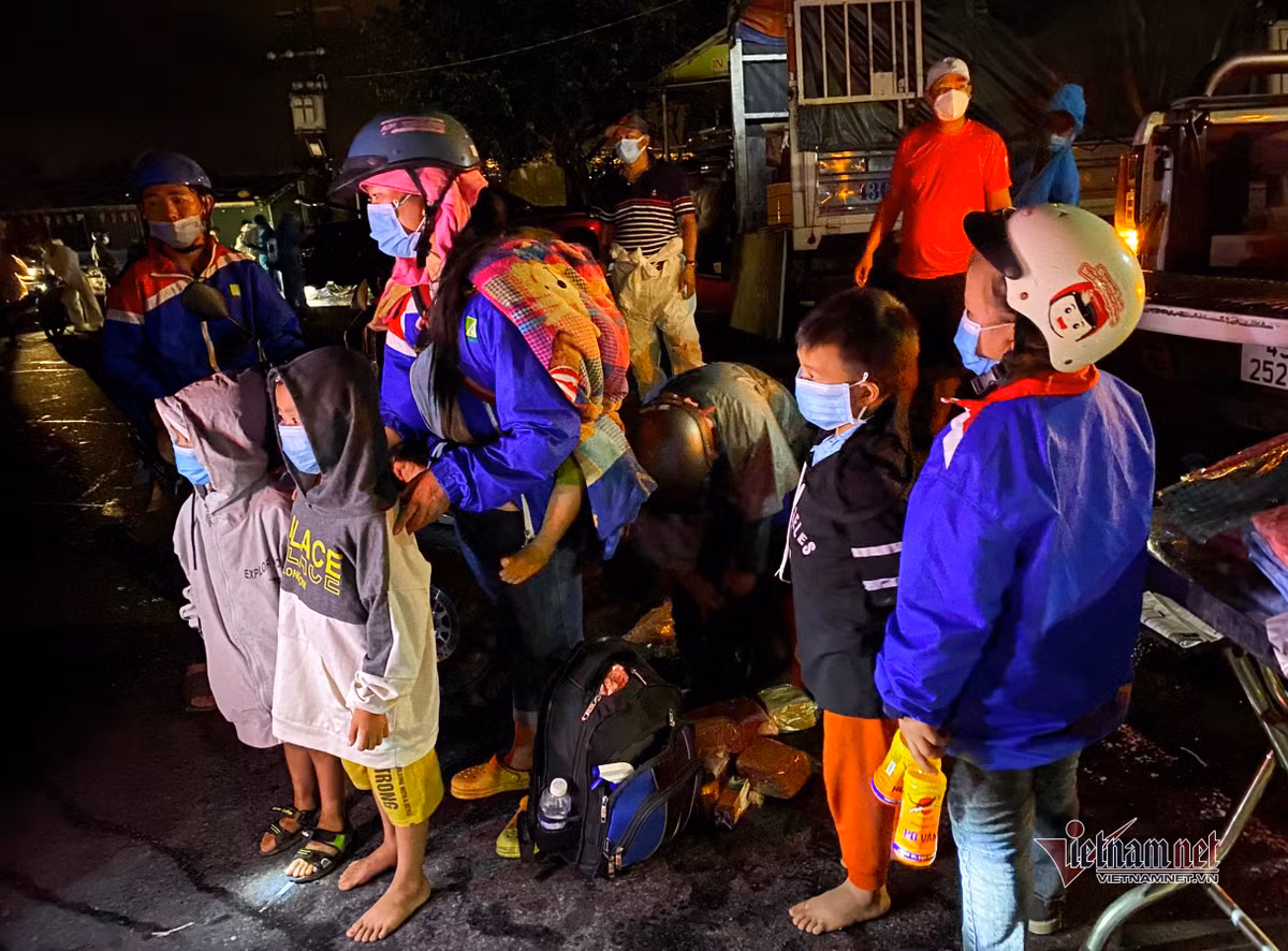 Da Nang thue xe khach cho nguoi dan chay xe may ve que