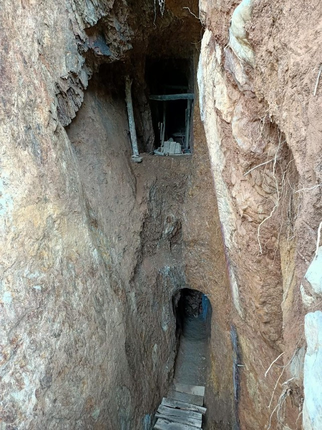 Mo vang lau cua tuong cuop nam xua tiep tuc bi khai thac trai phep-Hinh-4