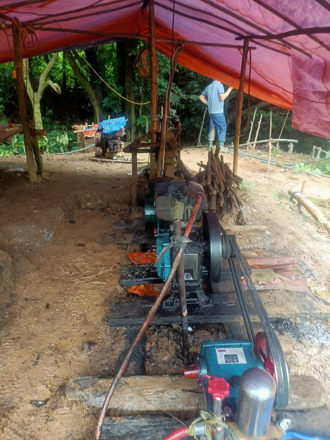 Mo vang lau cua tuong cuop nam xua tiep tuc bi khai thac trai phep-Hinh-7