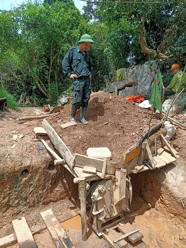 Mo vang lau cua tuong cuop nam xua tiep tuc bi khai thac trai phep-Hinh-6