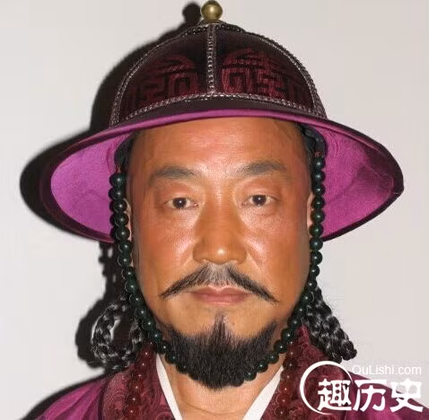 A Hợp Mã - Tham quyền tham của, toàn gia bị giết. A Hợp Mã (?-1282), là đại thần “Lý Tài” thời Nguyên Thế Tổ. Sinh ra ở vùng Hoa Lạt Tử Mô Phí Nạp Khách Thắc (nay thuộc vùng Toshkent thuộc cộng hòa Uzbekistan). Ông ta sớm đã đi theo Án Trần Na Nhan – cha ruột của hoàng hậu của Hốt Tất Liệt, sau đó làm cận thần ở cung Oát Nhĩ Đóa của Hoàng hậu Sát Tất. Năm Trung Thống thứ tư thời Nguyên Thế Tổ (năm 1263), A Hợp Mã bắt đầu bước vào chính trường, năm thứ hai đã được đặc cách đề bạt làm Trung Thư Tỉnh giải quyết chính sự, được coi như chức vụ Phụ Tể Tướng, được thăng làm Vinh Lộc Đại Phu.