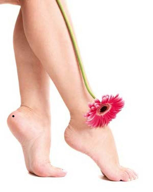 Nốt ruồi ở gót chân: Đây là nốt ruồi phú quý, đại cát đại lợi. Người có nốt ruồi ở gót chân thường có tài lãnh đạo và quản lý rất nhiều người. Về tổng thể, đây là nốt ruồi báo hiệu mệnh sướng, nhiều tài lộc. (Thông tin trong bài chỉ mang tính tham khảo). 