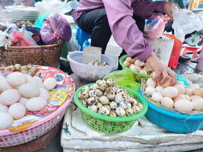 Rau xanh tang 20-30%, gia trung vit lien tuc lap dinh